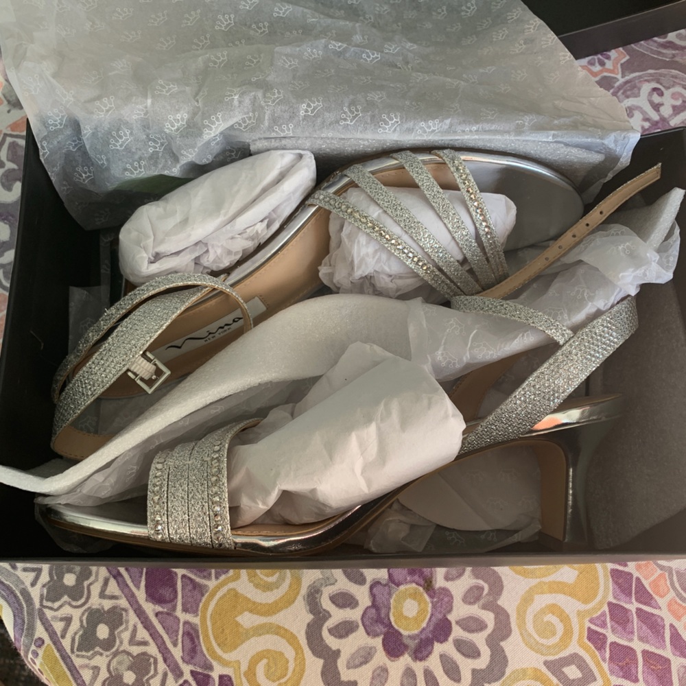 NIB Nina Nelena Silver Heels